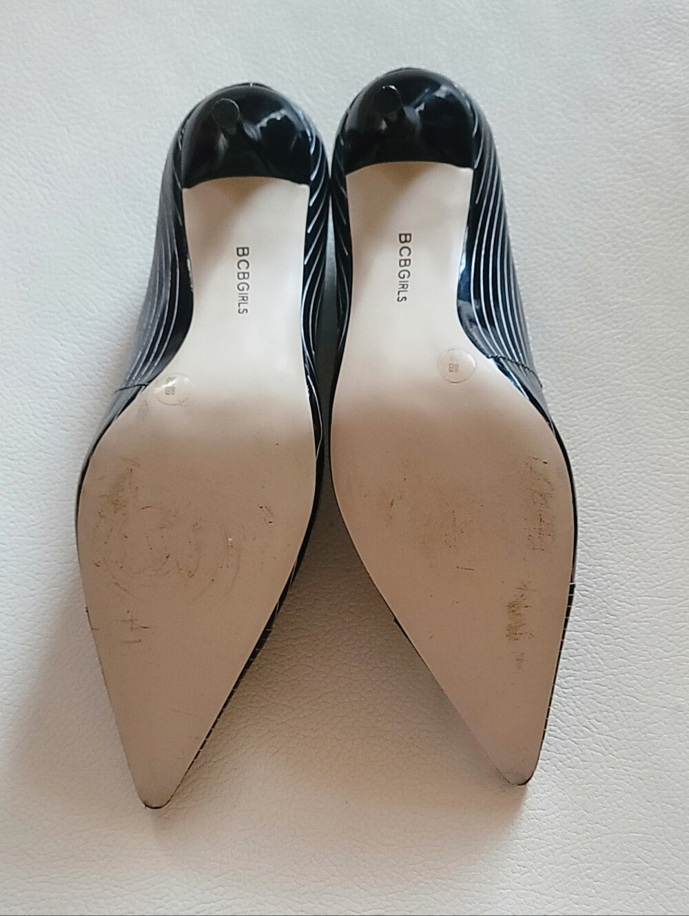 BCBGirls Y2K Black & Silver Striped Patent Pointed Toe 3.5" Heels Sz 8 - Picture 10 of 10